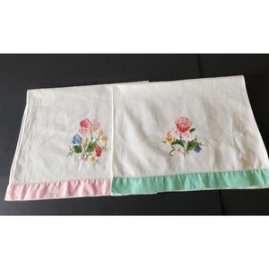 Set of Vintage Hand Embroidered Linen Tea Towels- Floral Design 21.5" x 14"
